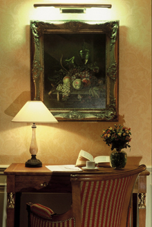 hotel cheverny desk
