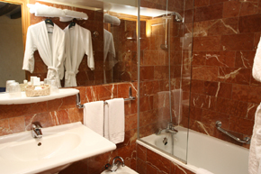 hotel sevres saint germain bathroom